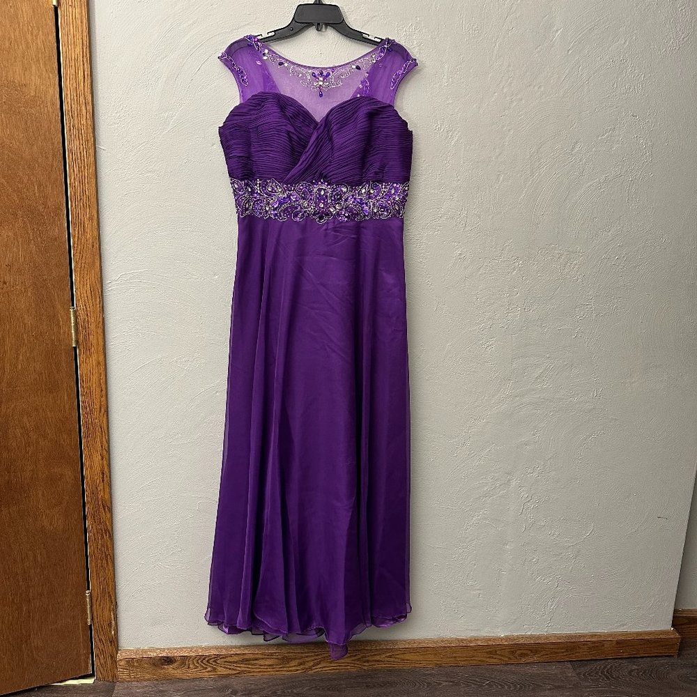 Studio 17 Prom or Modeling Dress - Size 16 - corseted back